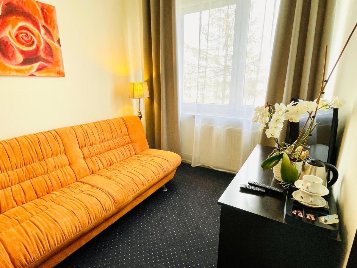 Hotel Seven 7 Калиш Экстерьер фото