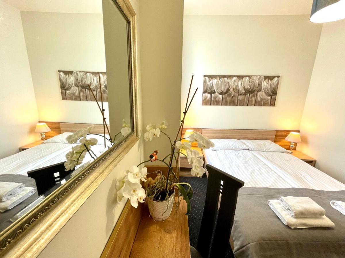 Hotel Seven 7 Калиш Экстерьер фото
