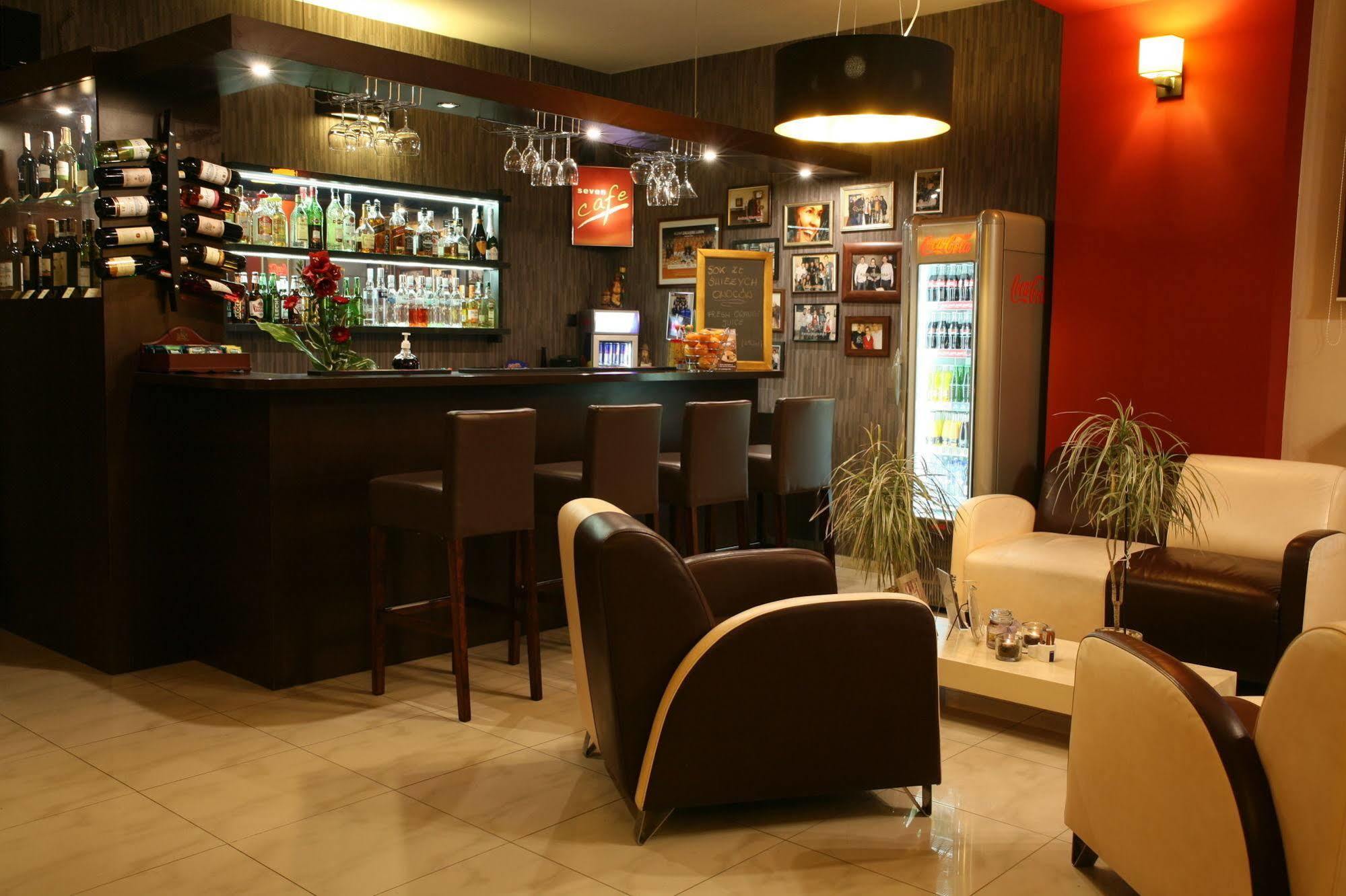 Hotel Seven 7 Калиш Экстерьер фото