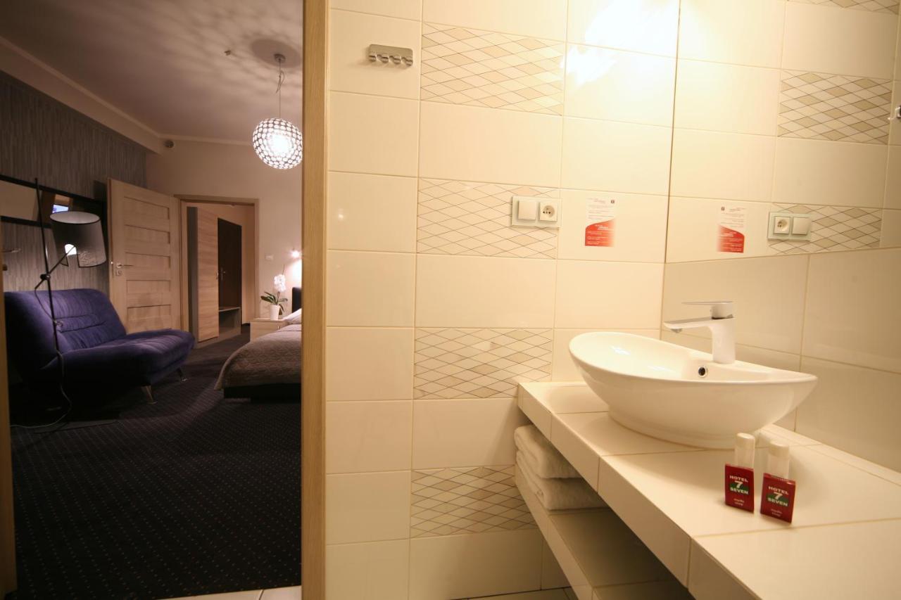 Hotel Seven 7 Калиш Экстерьер фото